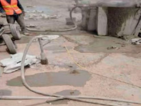 微山水泥混凝土路面板底注浆技术 路面脱空注浆整治方案