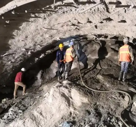 微山拱顶带模注浆料的施工流程及注意事项